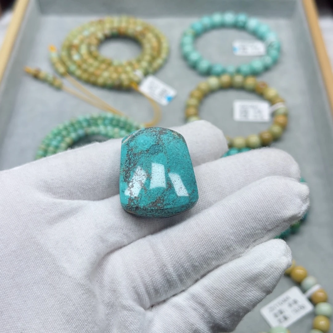 绿松石未镶嵌挂件