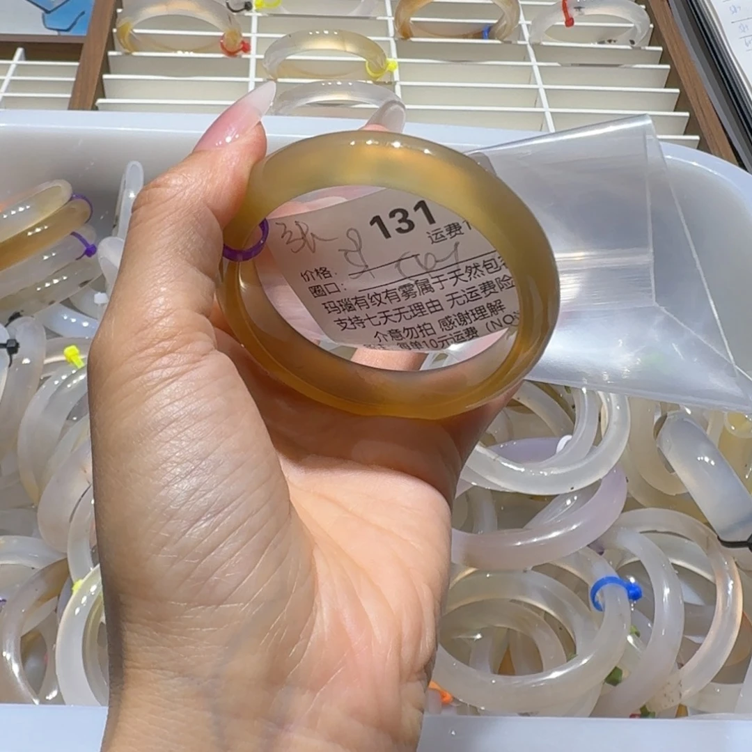 张***羊玛瑙/玉髓手镯未镶嵌131