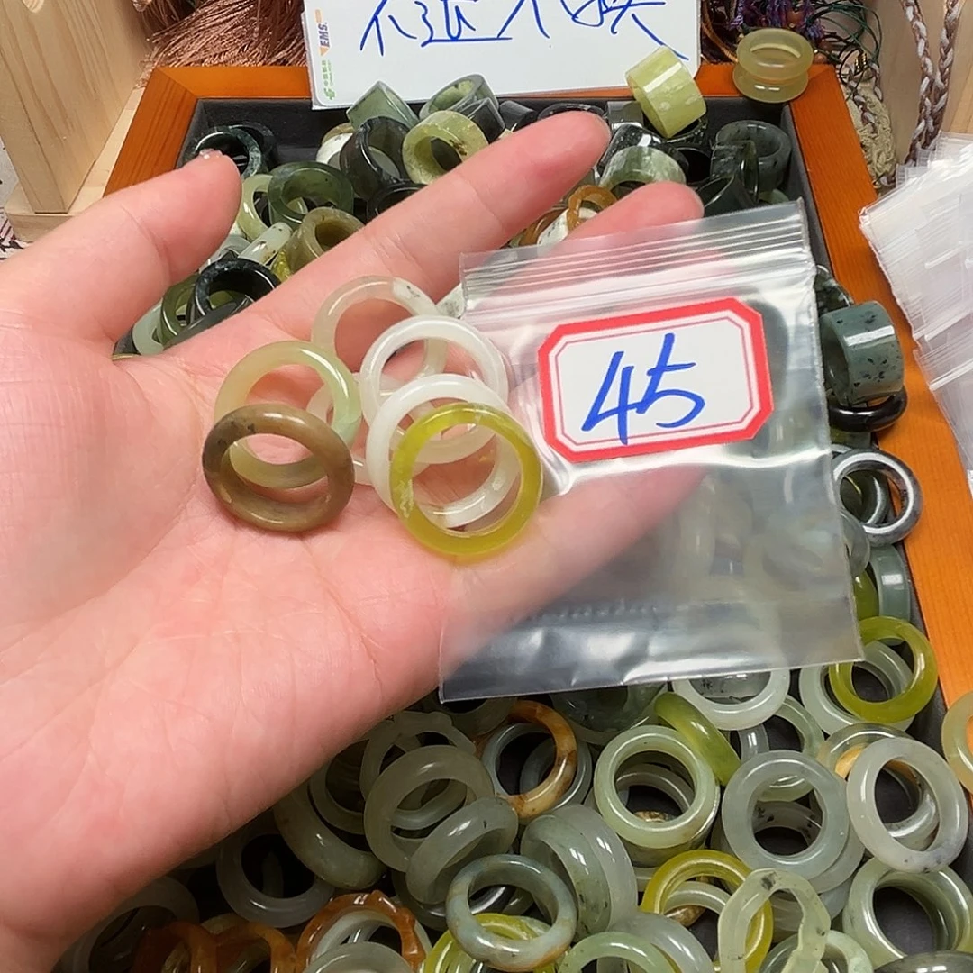 未镶嵌蛇纹石玉珠宝奇石
