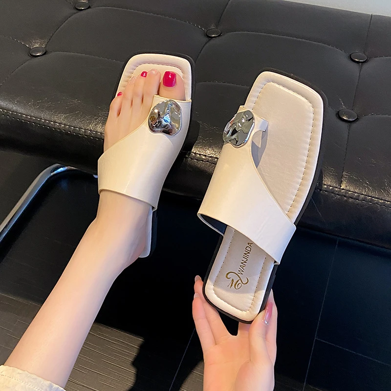 森系复古软底夹趾凉鞋女2025年夏新款百搭平底温柔孕妇简约拖鞋