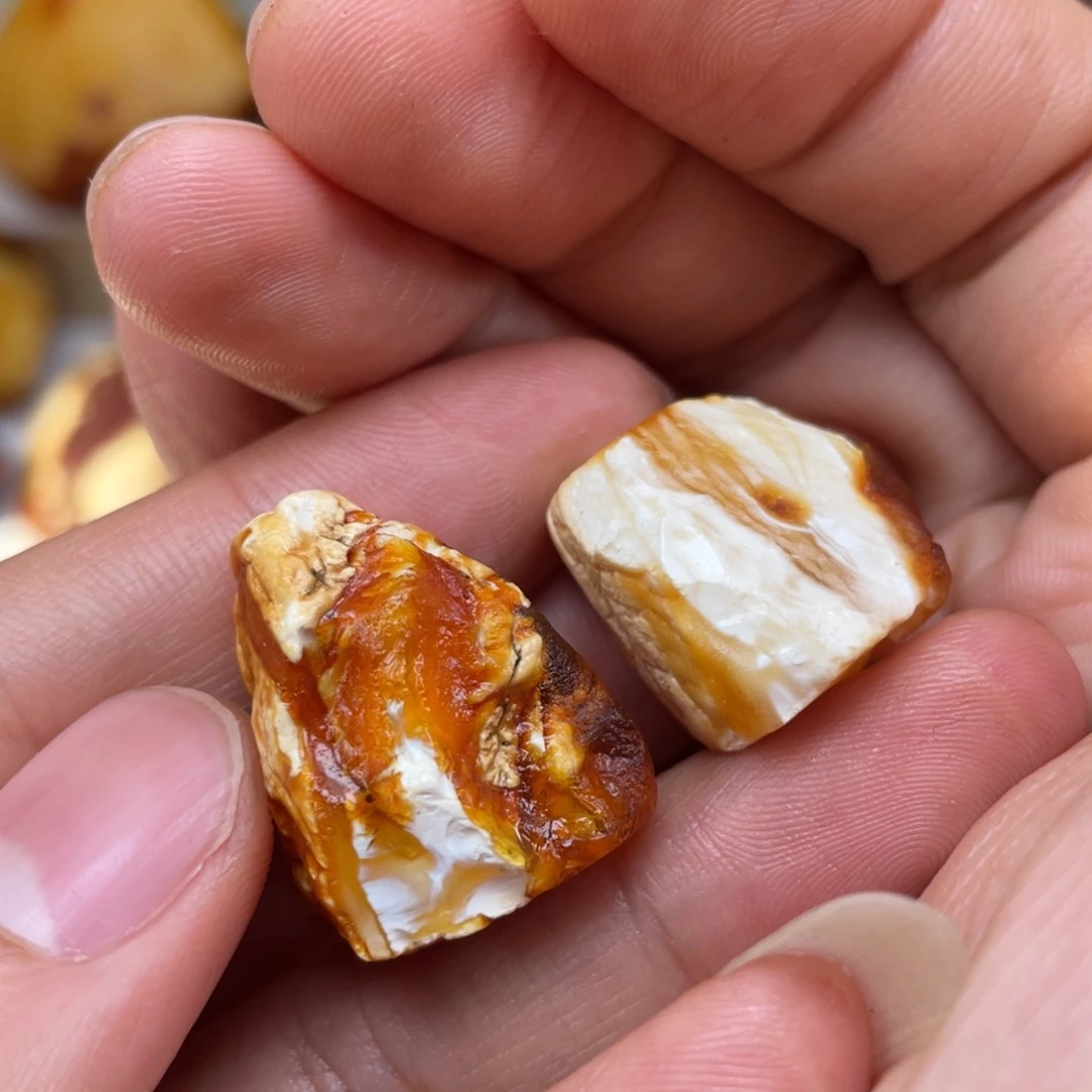 T***i定制琥珀未镶嵌天然蜜蜡