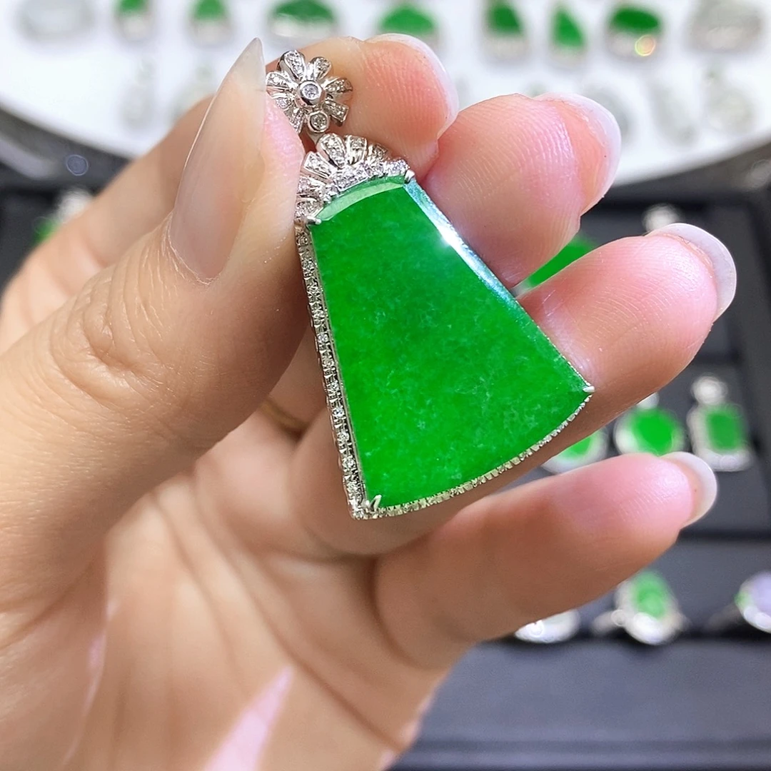 翡翠18K金镶嵌吊坠(不含链)