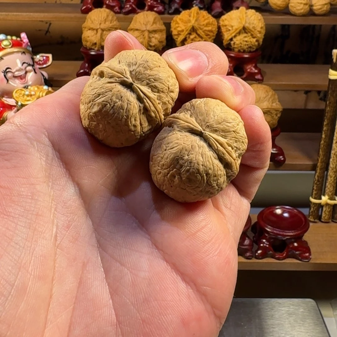 铁核桃把件鸽子蛋