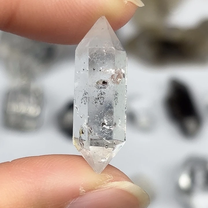 水晶颈饰未镶嵌水胆双尖闪灵钻