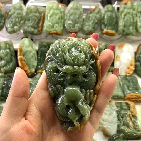 和田玉未镶嵌把件