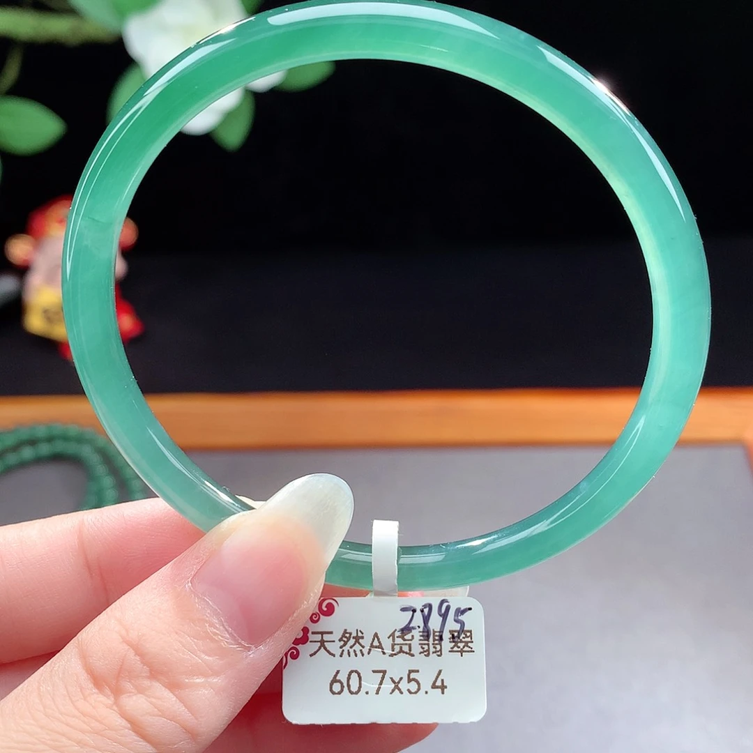未镶嵌手镯（圆镯）翡翠