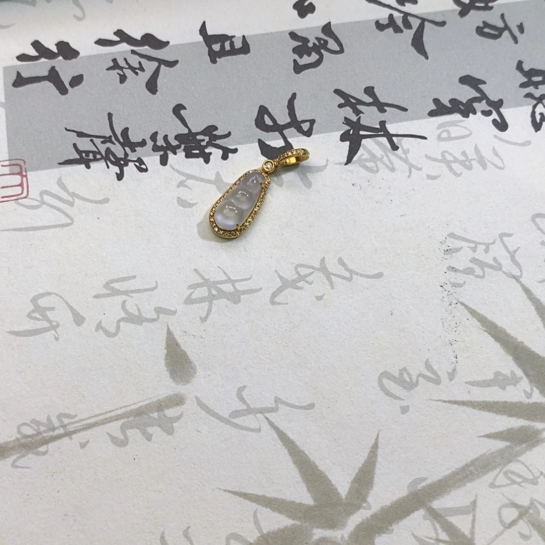 无***好翡翠18K金镶嵌颈饰翡翠