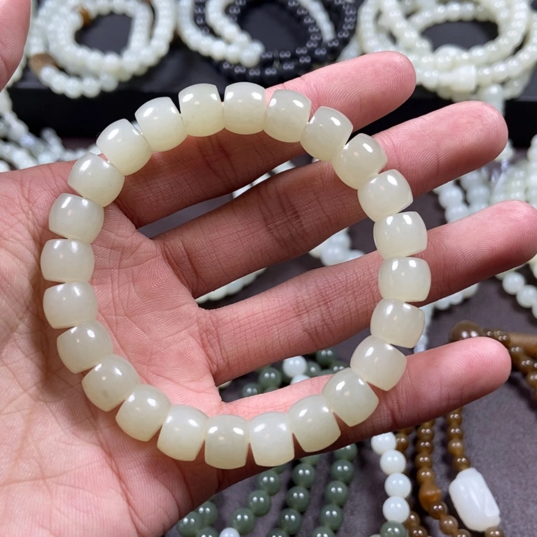 和田玉未镶嵌把件