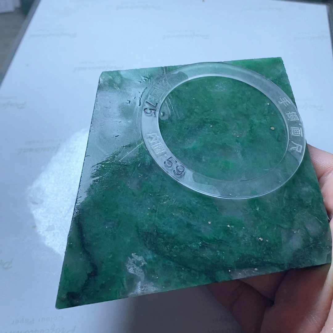 梁***秀定制石英质玉（非洲翠）
