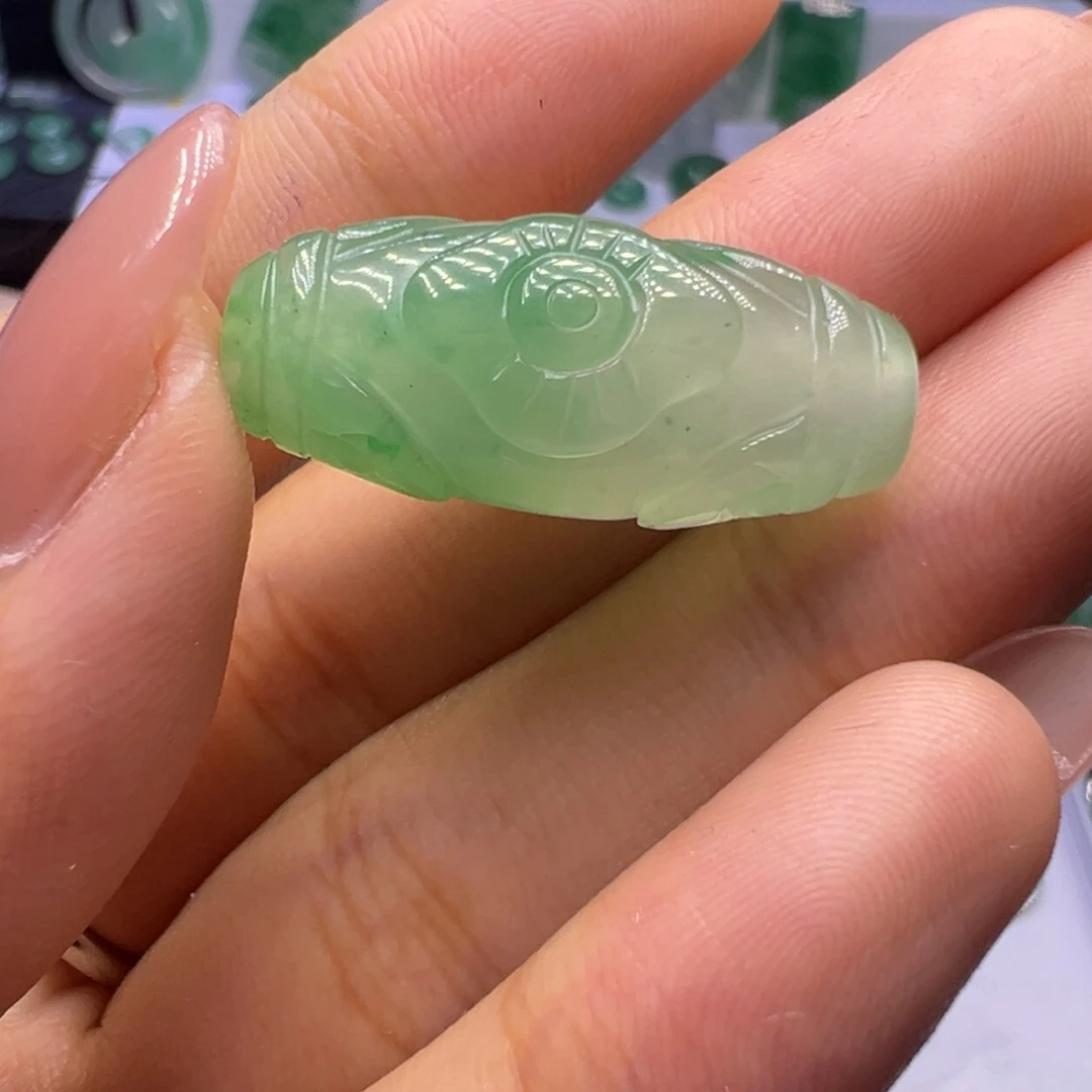 颈饰未镶嵌石英质玉（非洲翠）