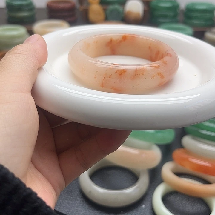 石英质玉未镶嵌手镯