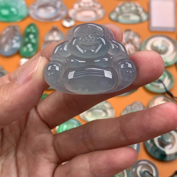 翡翠挂件未镶嵌…..