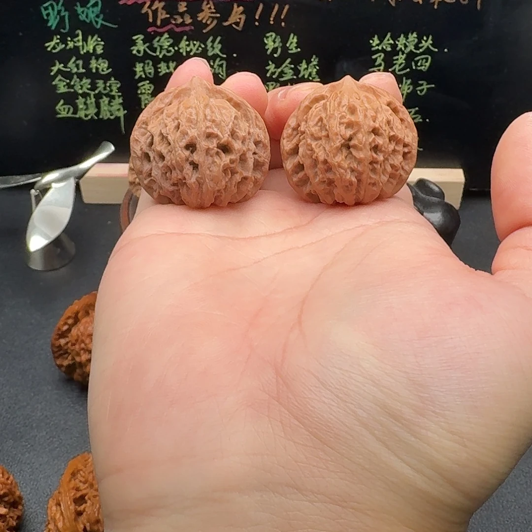 35红油皮野生文玩核桃