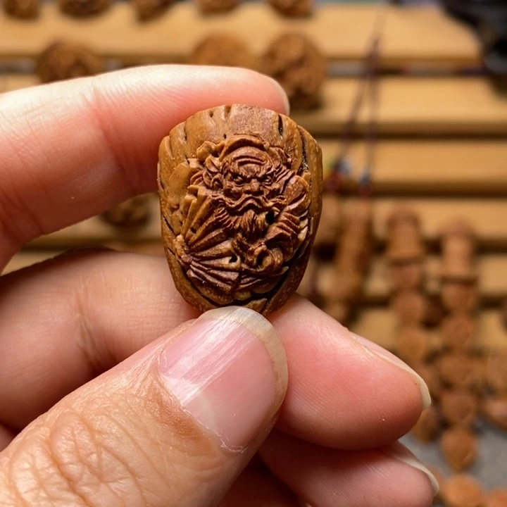 桃核雕刻钟馗三通
