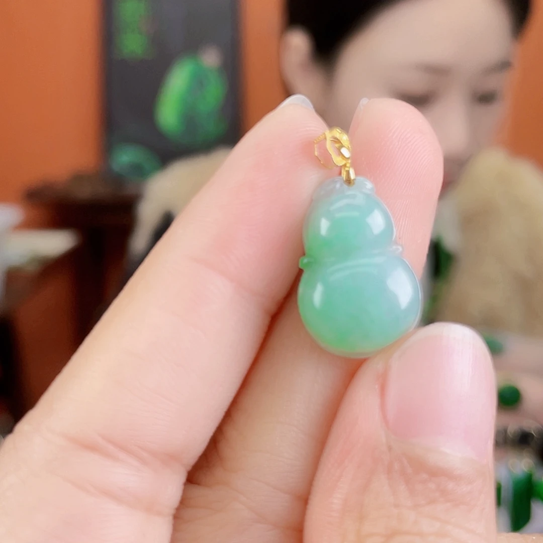 翡翠18K金镶嵌耳饰