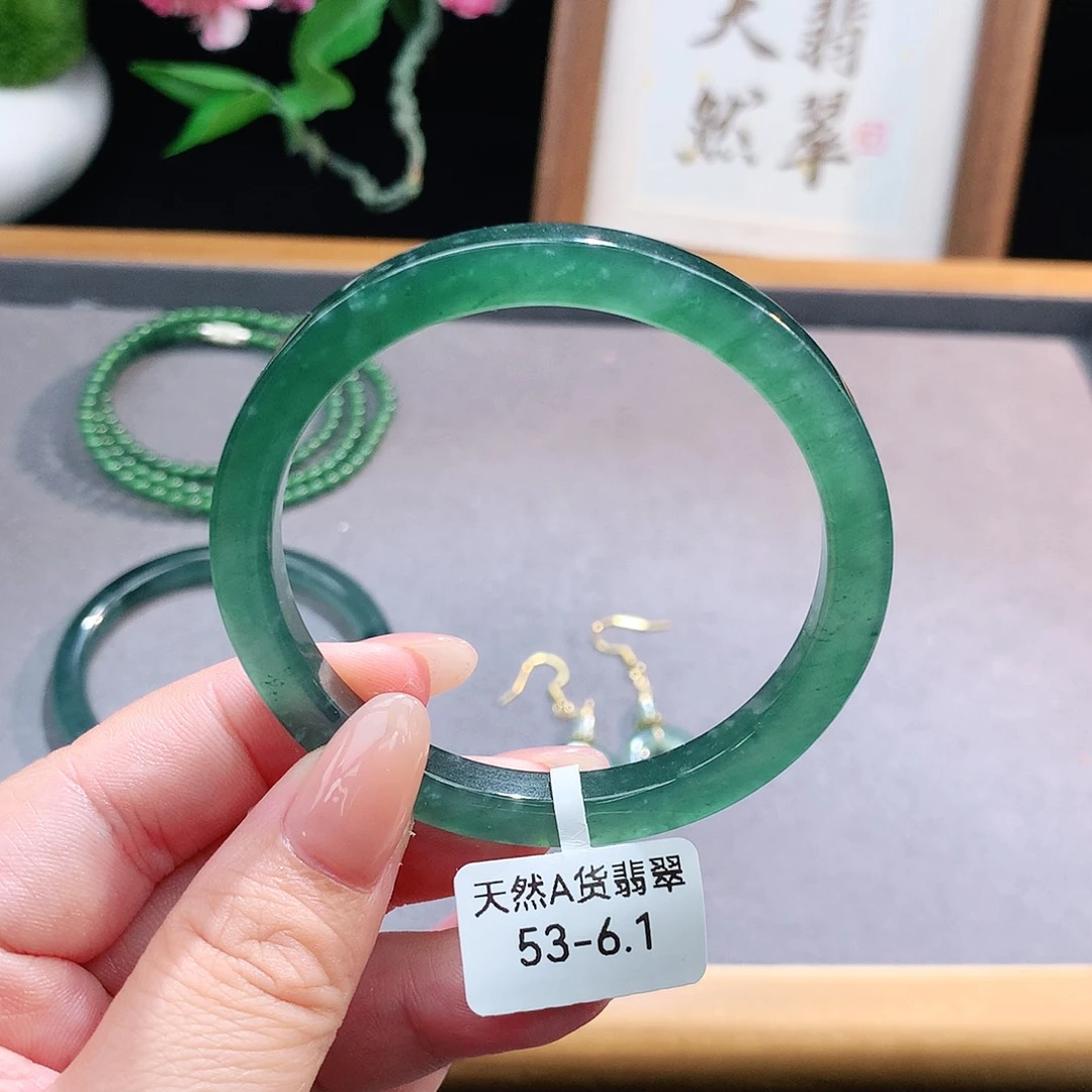 未镶嵌手镯（圆镯）翡翠
