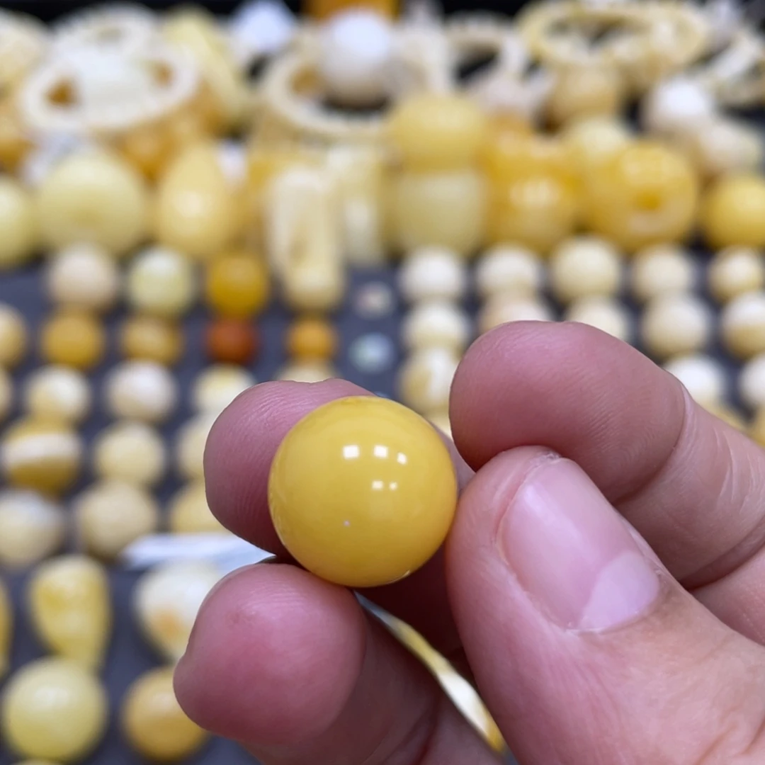 琥珀未镶嵌裸石13.4mm瑕