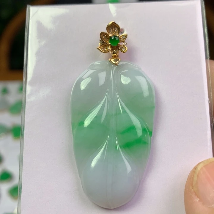 翡翠18K金镶嵌颈饰