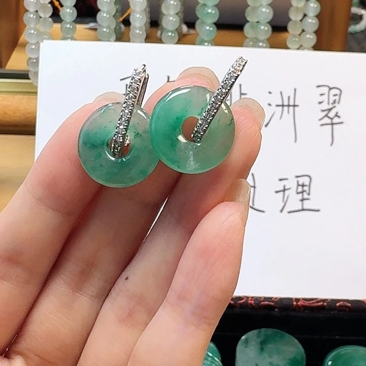 颈饰合金石英质玉（非洲翠）
