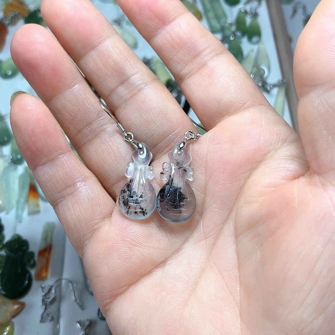 蛇纹石玉未镶嵌耳环