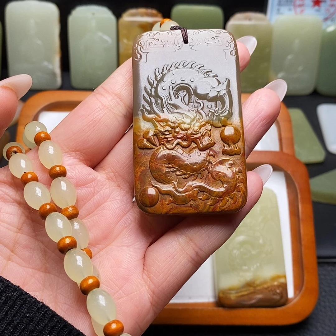 新疆昆仑山料生肖龙