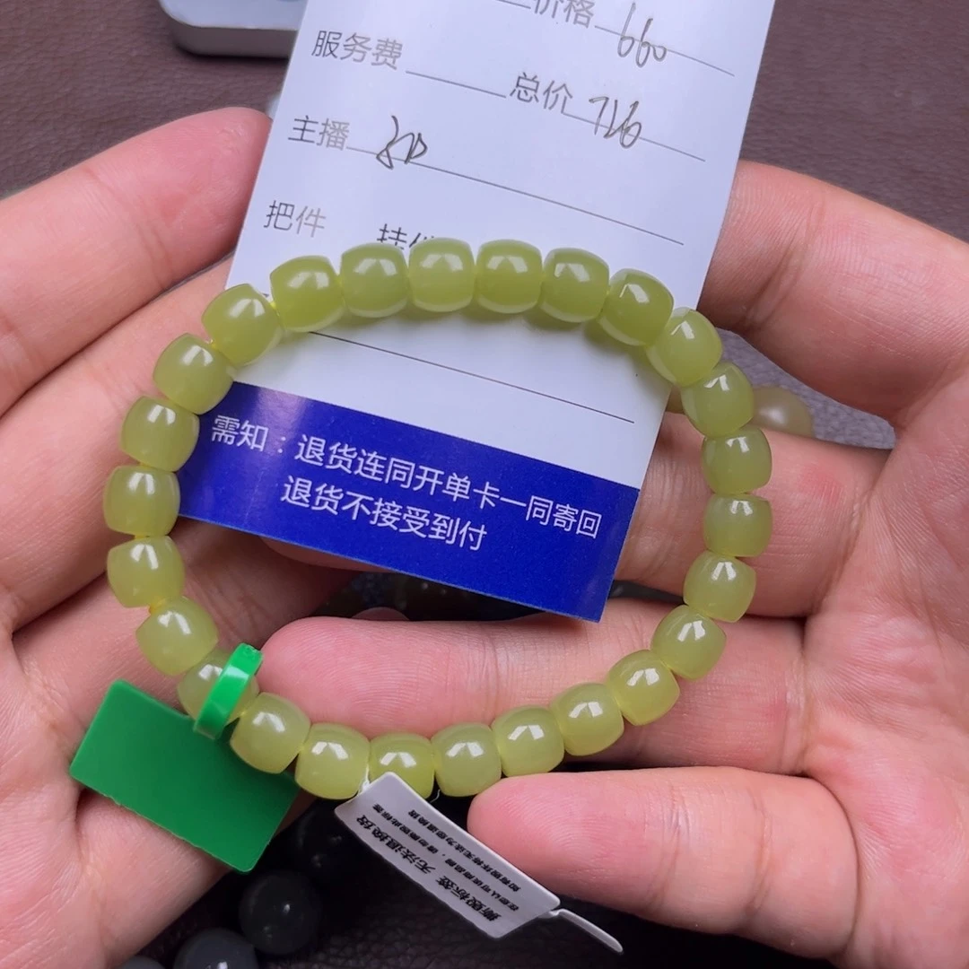 搏***傲和田玉未镶嵌挂件