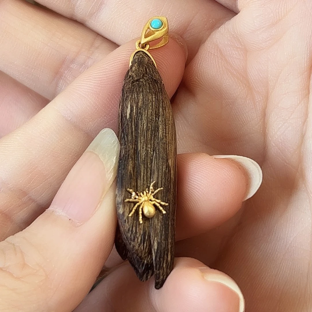 沉香碎屑沉香马来 沉水 玉兰花 重:3.21g