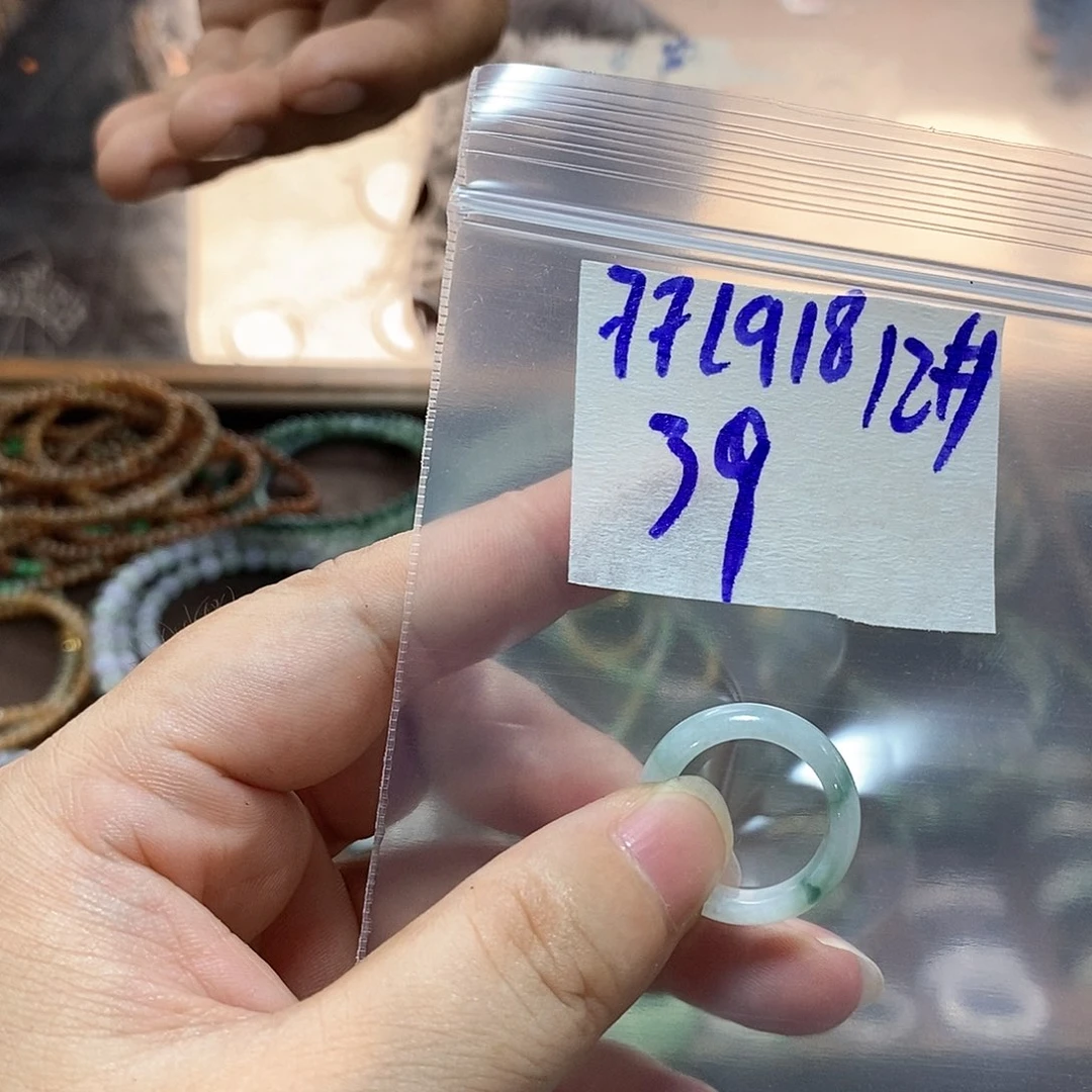 未镶嵌定制翡翠解**屋