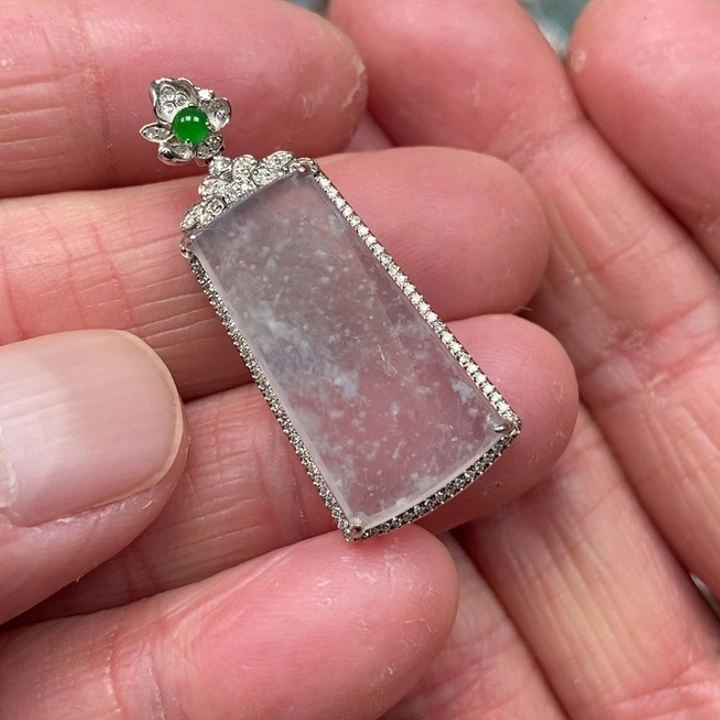 翡翠颈饰18K金镶嵌无事牌