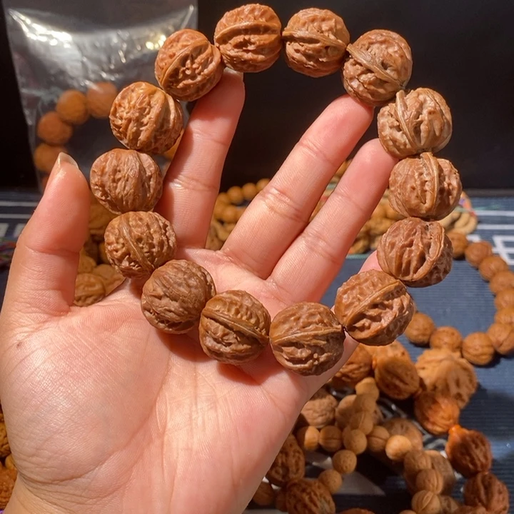 文玩核桃手串……40
