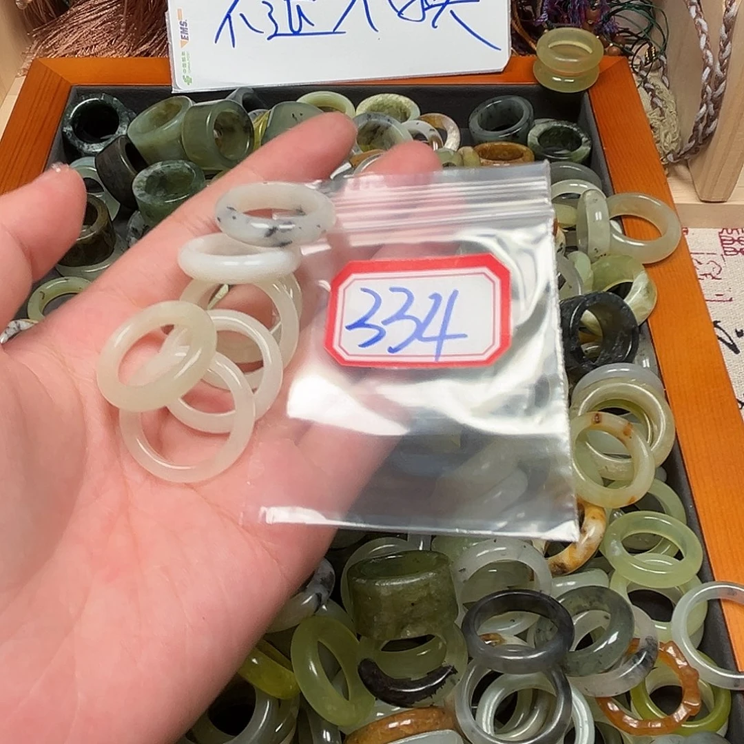 未镶嵌蛇纹石玉珠宝奇石