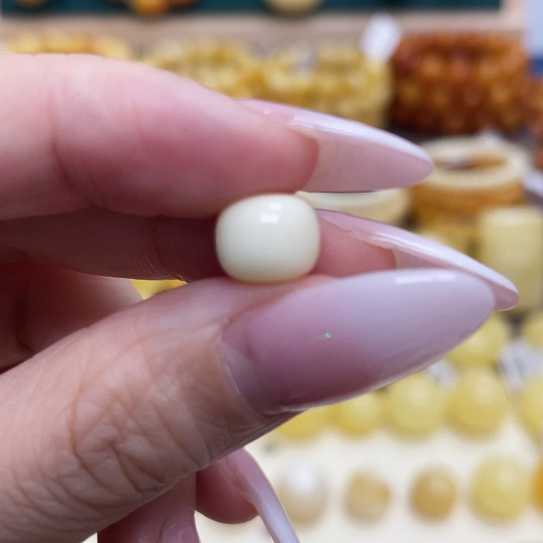 蜜蜡未镶嵌珠宝奇石9*7.5mm