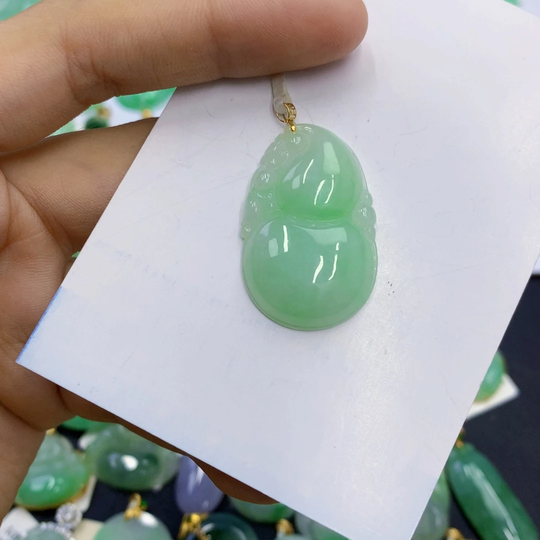 翡翠18K金镶嵌颈饰翡翠