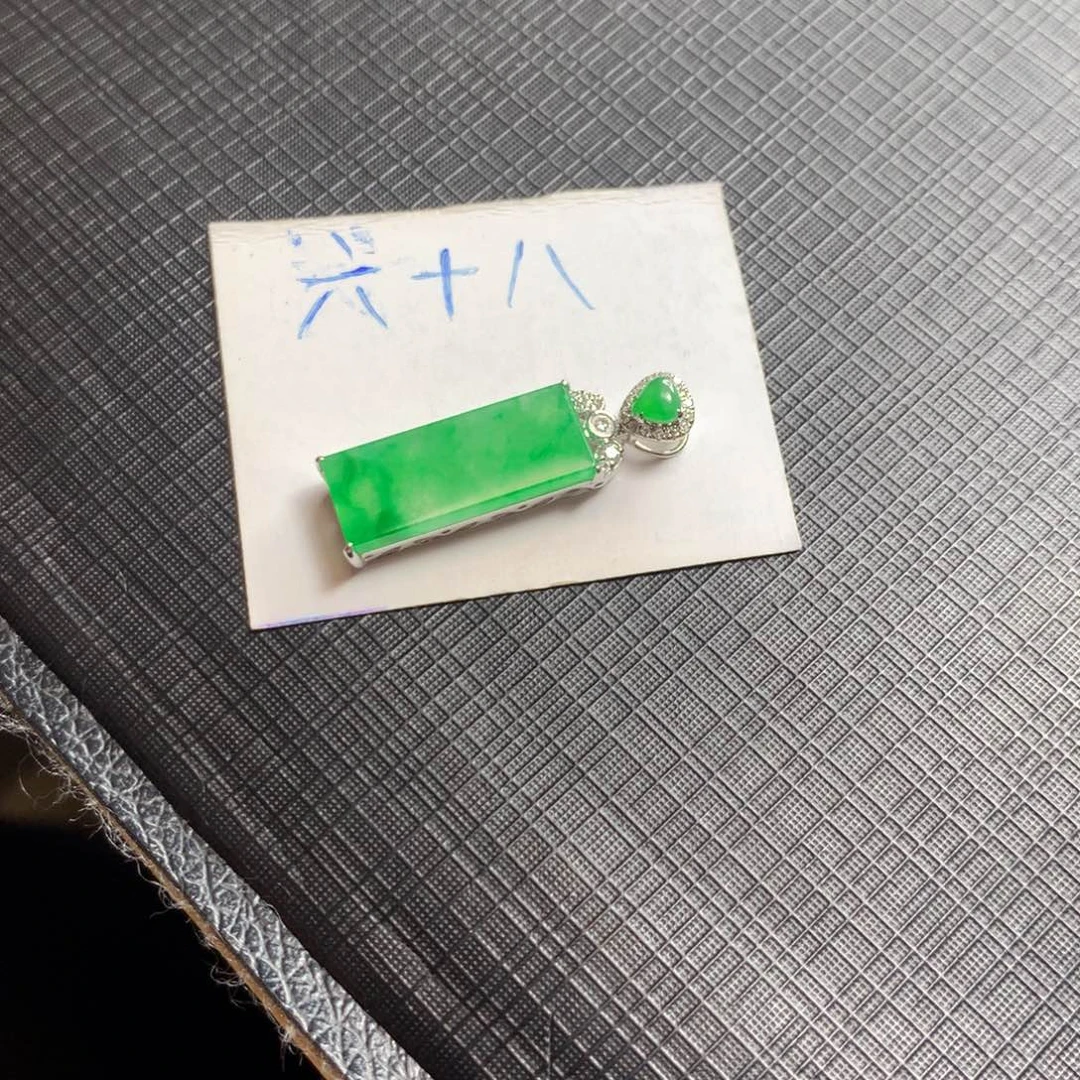 颈饰18K金镶嵌翡翠翡翠