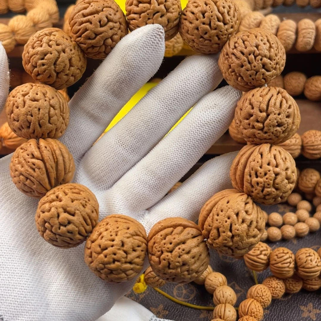 吊坠桃核火山纹精品