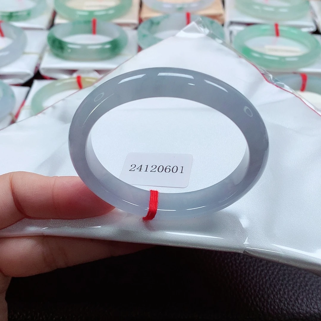 翡翠手镯（贵妃镯）未镶嵌天然A货翡翠