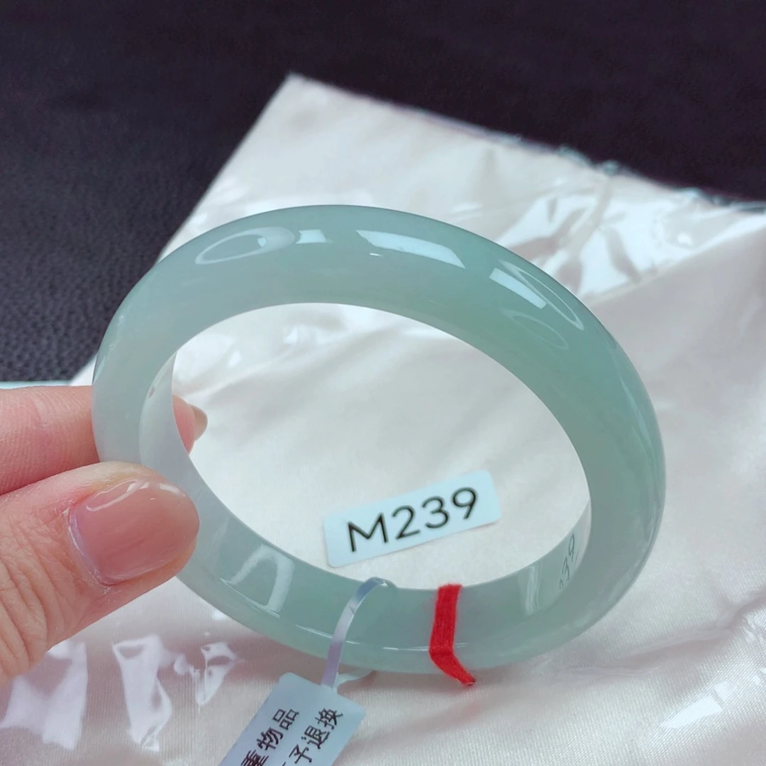 翡翠手镯未镶嵌手镯88
