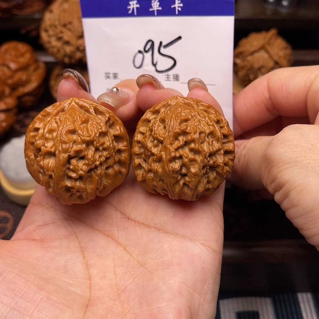 桃核吊坠白狮子38