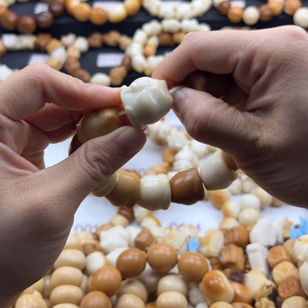 吊坠白玉菩提验*码上下半壁，脸浅头奶茶457