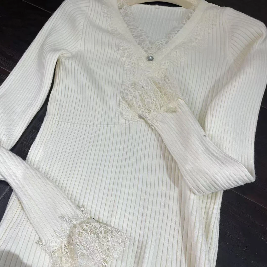 【 雨•美 推荐 】9177米色蕾丝V领坚条毛衣