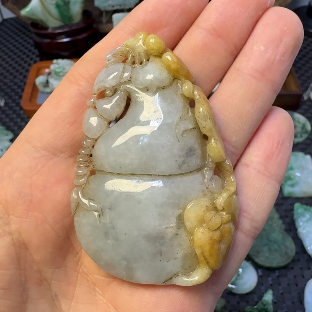 翡翠颈饰未镶嵌翡翠颈饰未镶嵌..