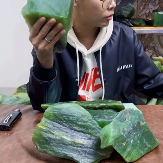 未镶嵌蛇纹石玉原石?****y