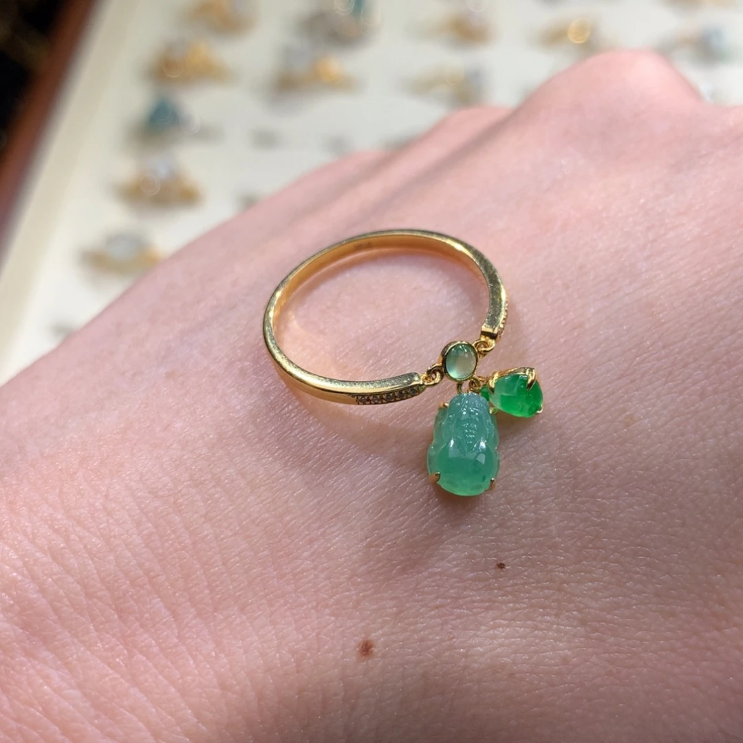 太***主翡翠18K金镶嵌颈饰翡翠