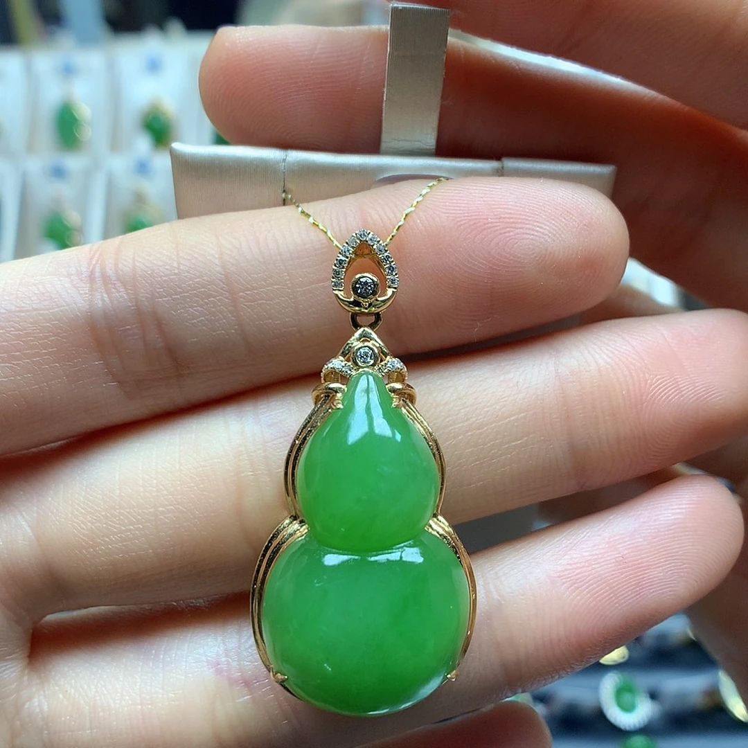 和田玉颈饰18K金镶嵌16×27