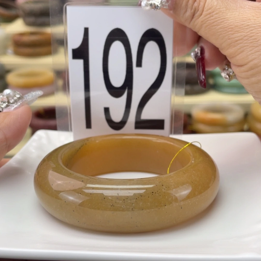 【闪购商品】石英质玉手镯未镶嵌