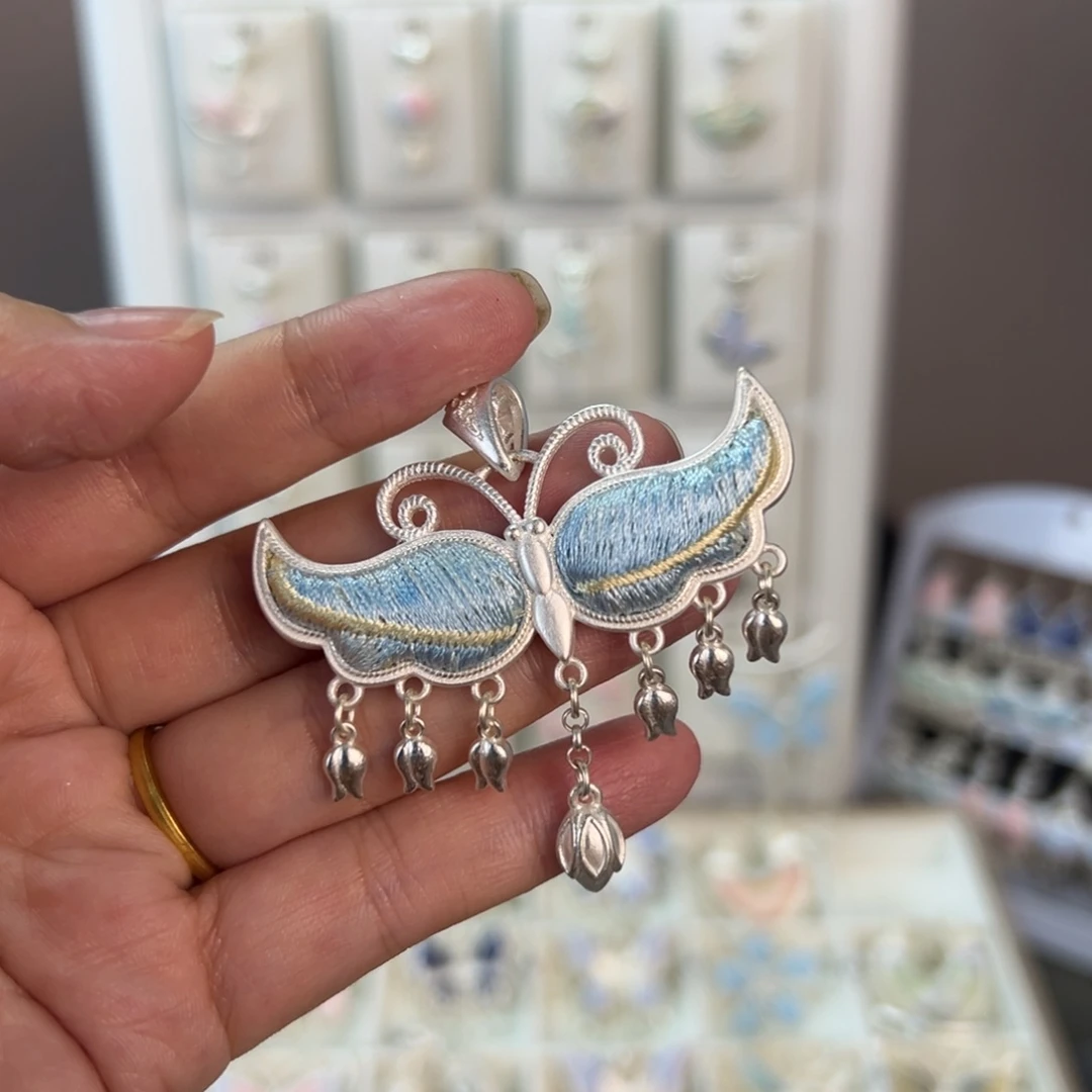 布艺合金蝴蝶大吊坠