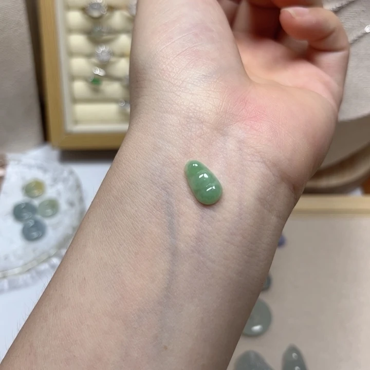 翡翠未镶嵌颈饰果绿胖豆