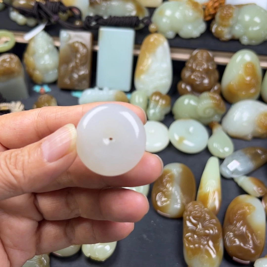 和田玉（糖玉）未镶嵌颈饰