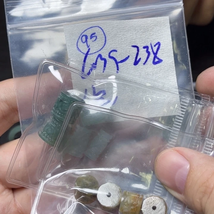 定制翡翠未镶嵌缘