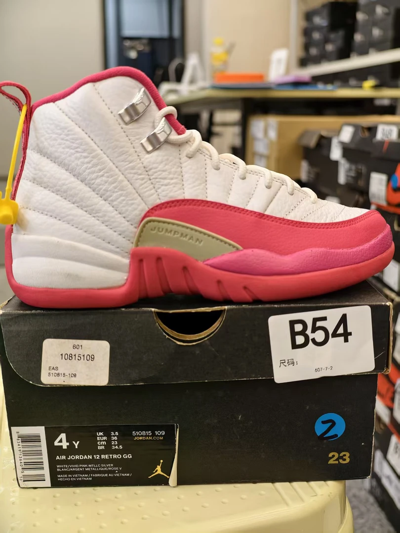 Nike aj12白粉 36码 全新原盒 B54 gui